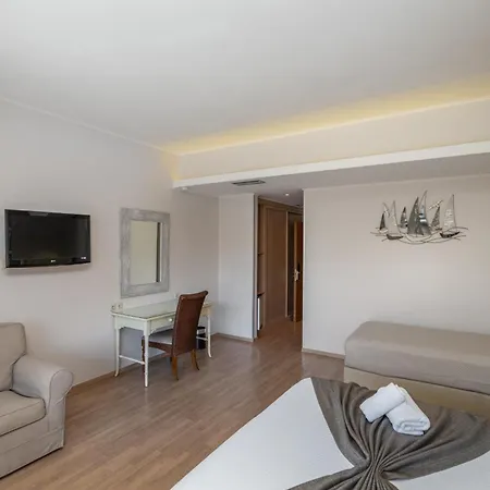 San Nicolas 4* Mikros Gialos